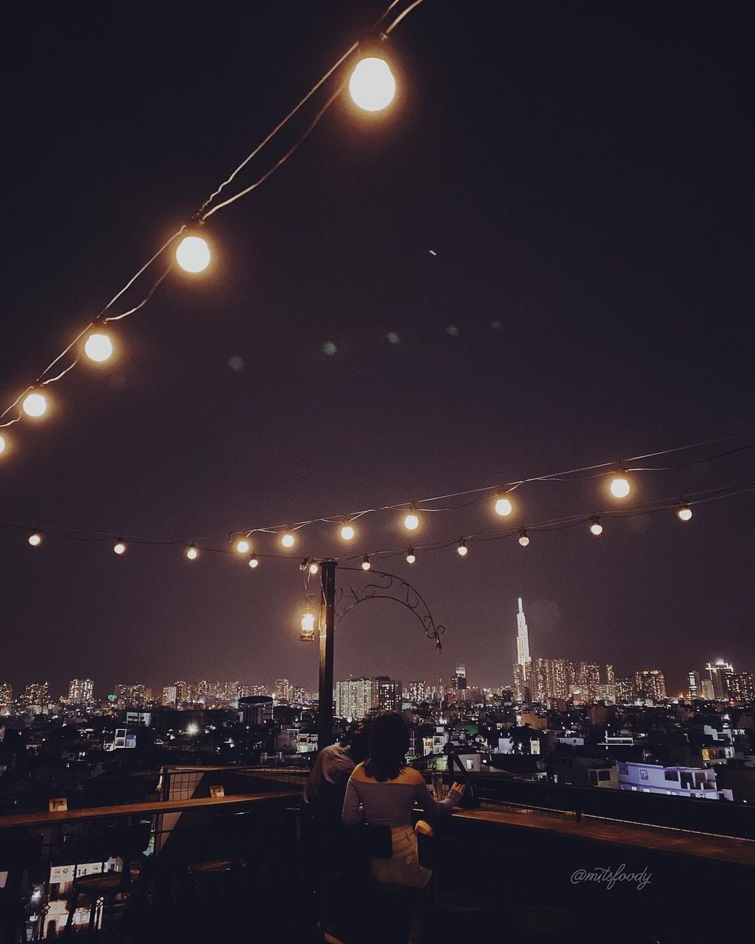 Ngắm nhìn thành phố lên đèn tại Trăng Non Rooftop