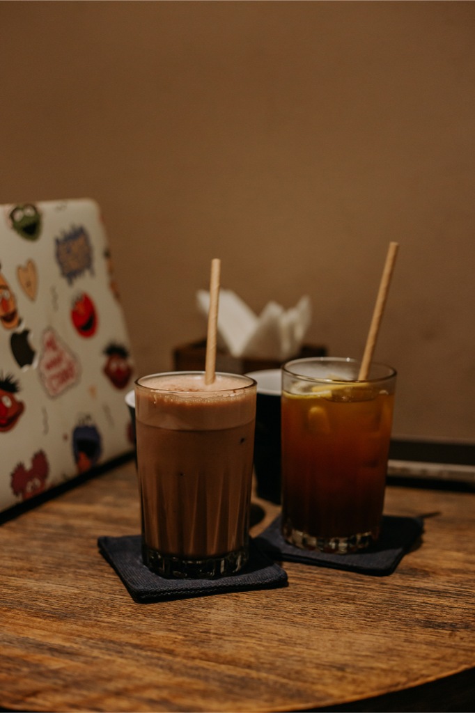 CAFÉ SLOW - Uống Một Ngụm Cà Phê Và Sống Chậm Lại Giữa Lòng Sài Gòn Bộn Bề
