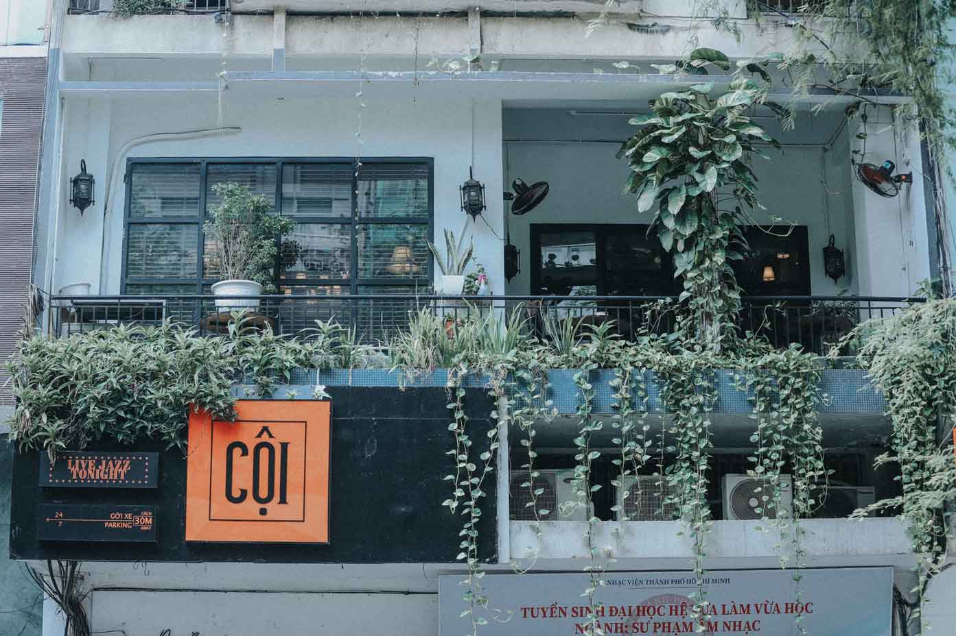 Cội Saigon một quán cà phê cổ điển phong cách phương Tây