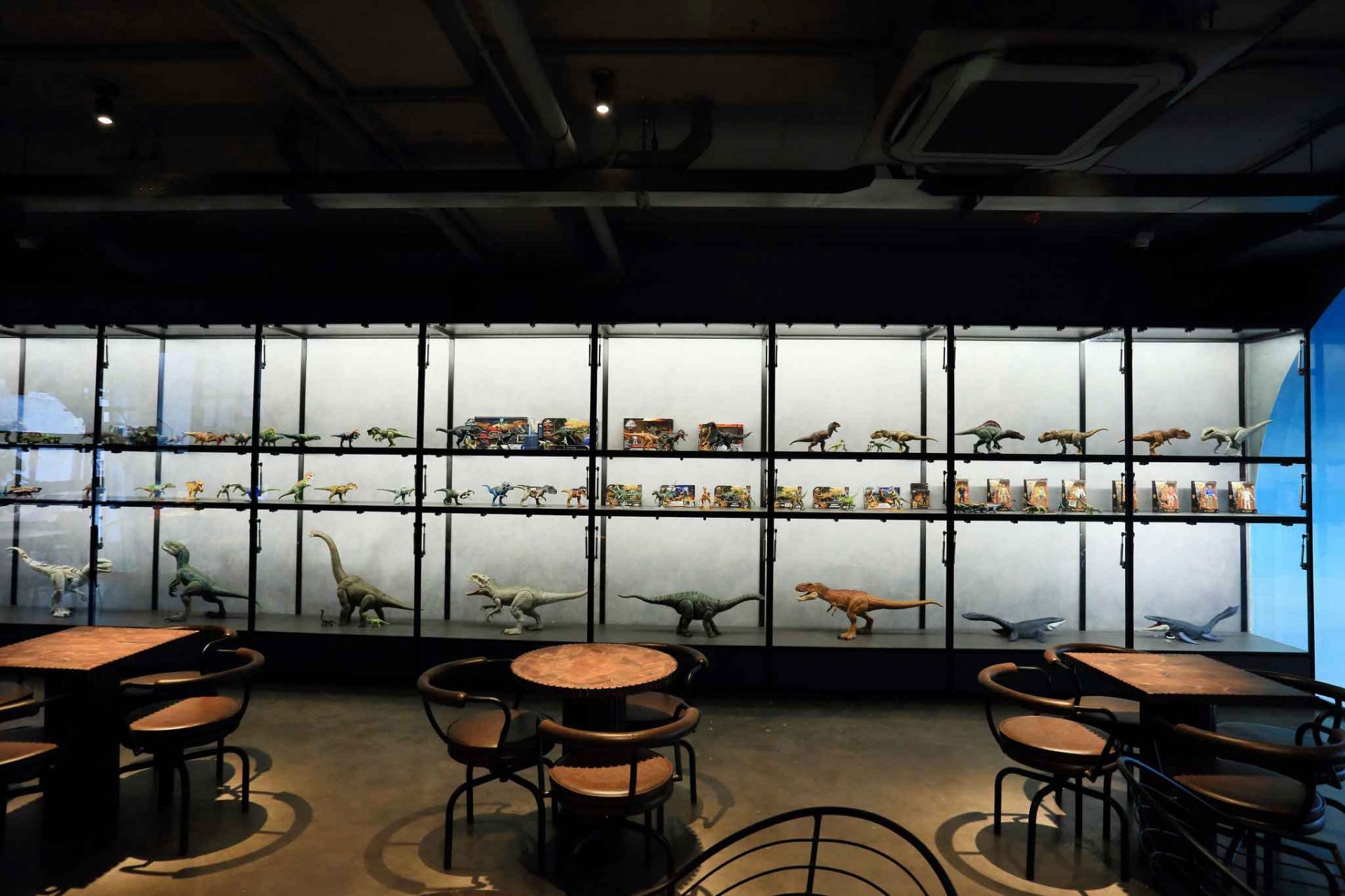 SAURUS Coffee & Gallery - Quán cafe theo concept khủng long có 102 tại ...