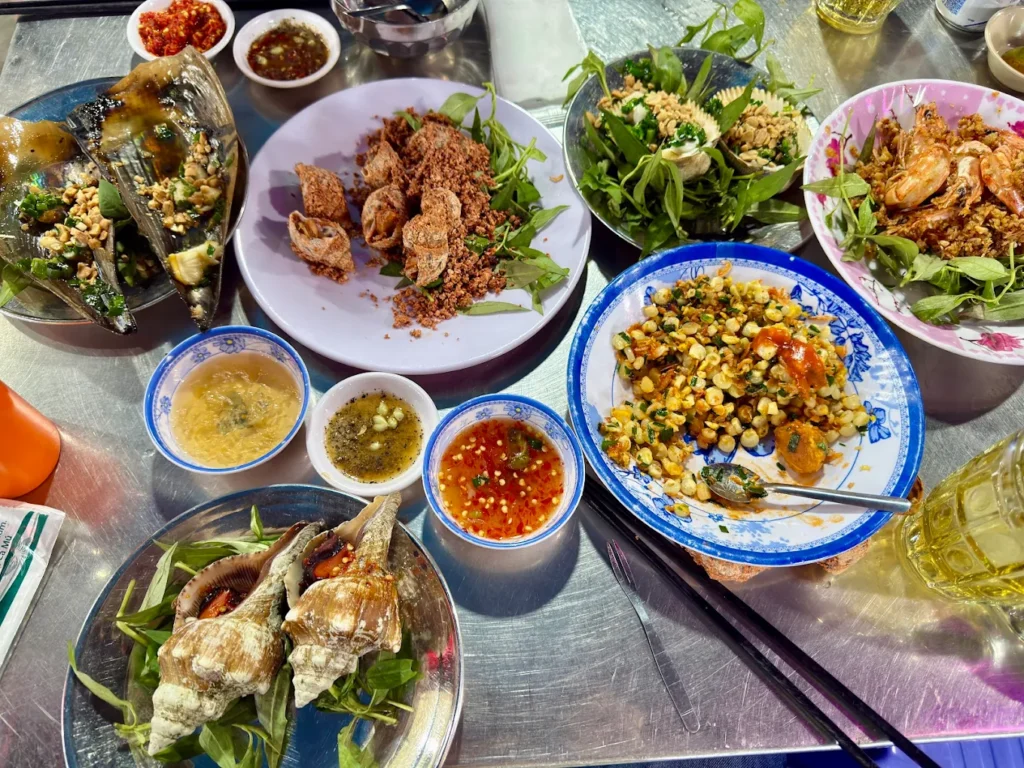 11 quán ốc đêm Sài Gòn